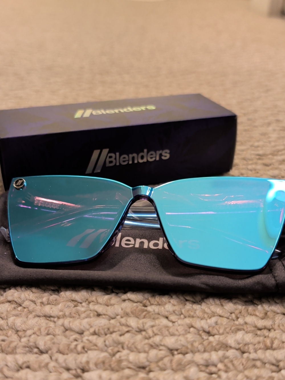 Blenders Rimini Sunglasses in Pinup Blue New in Box